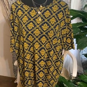 Size XS new with tags. LuLaRoe tunic -Irma style